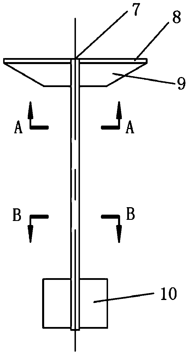 Device and method for lifting liquid by means of temperature difference of solar energy