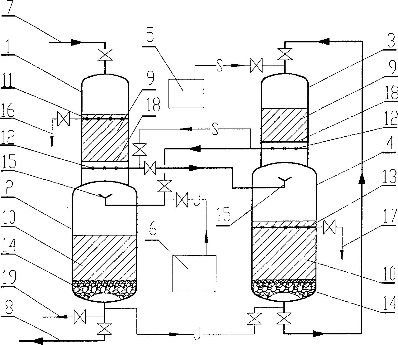 Double-tower type two-stage desalting device