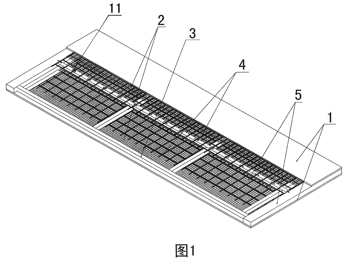 Built-in latticed steel frame exterior protected structural slab as well as building and production and construction method thereof