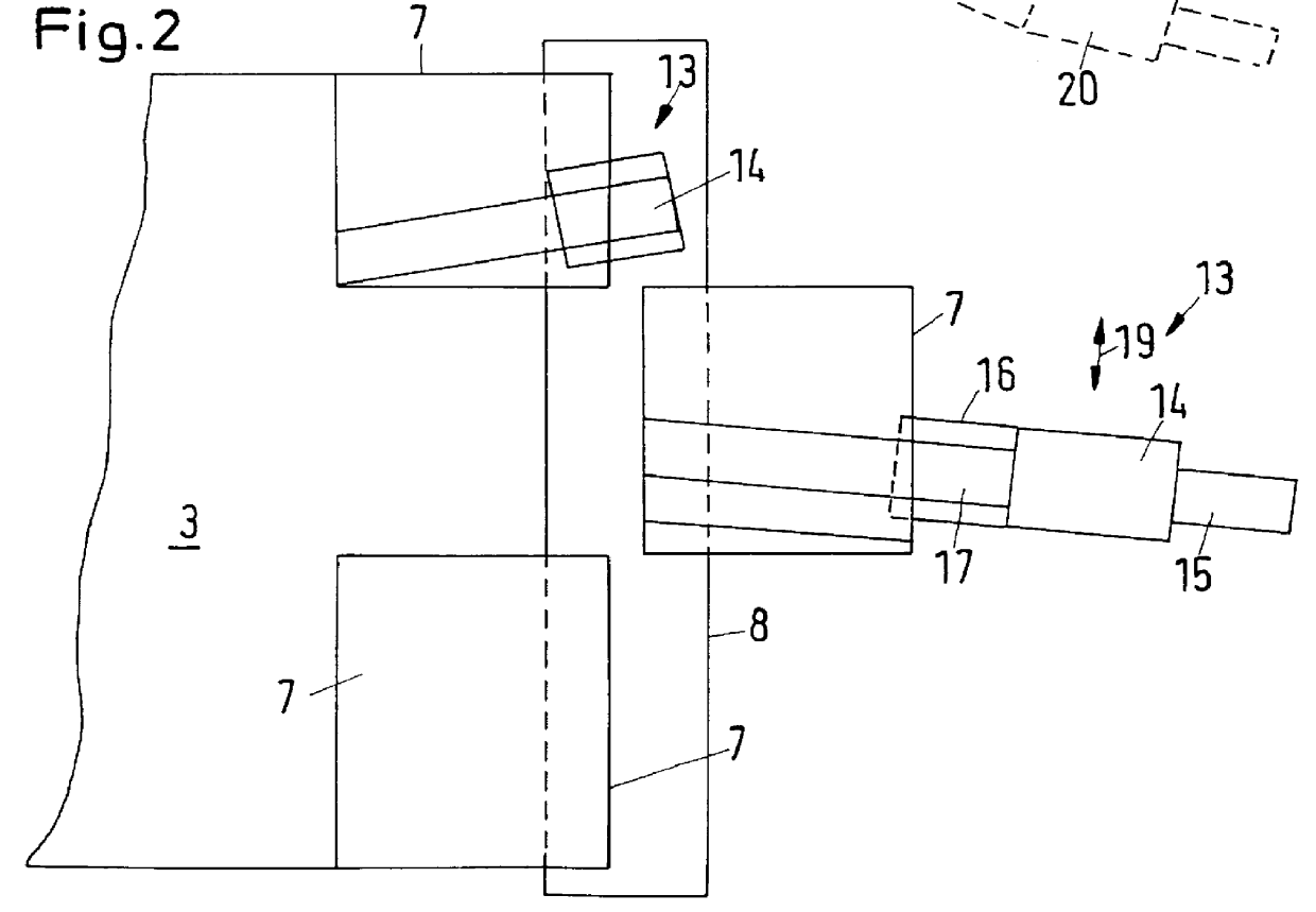 Reel slitting device and method