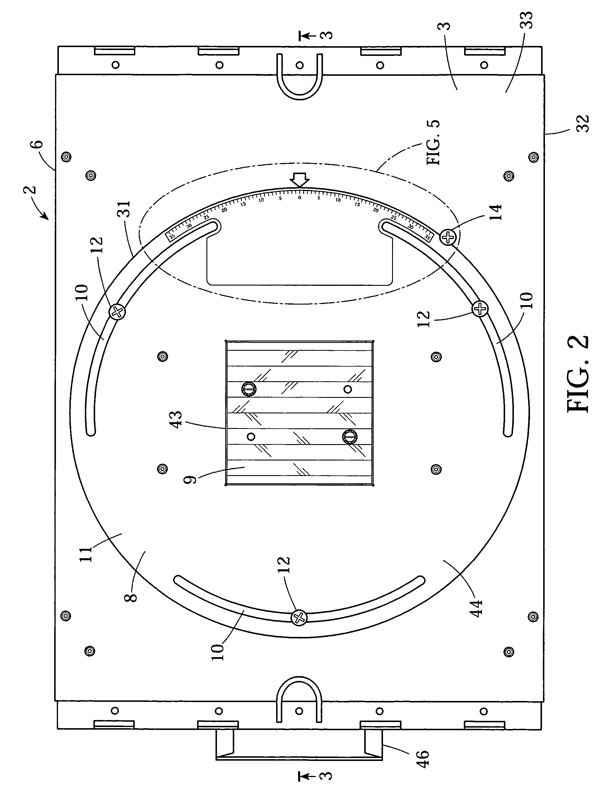 Recessed light housing with a rotatable aperture