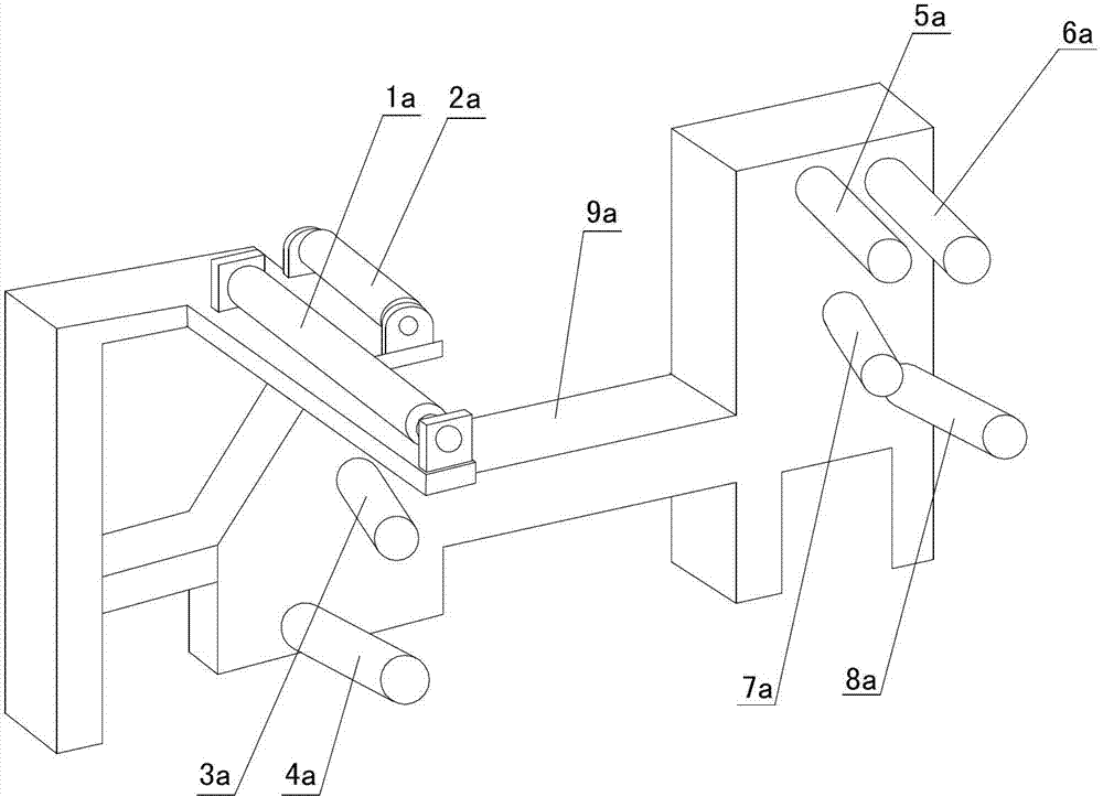 Carbon fiber tow layered conveying device