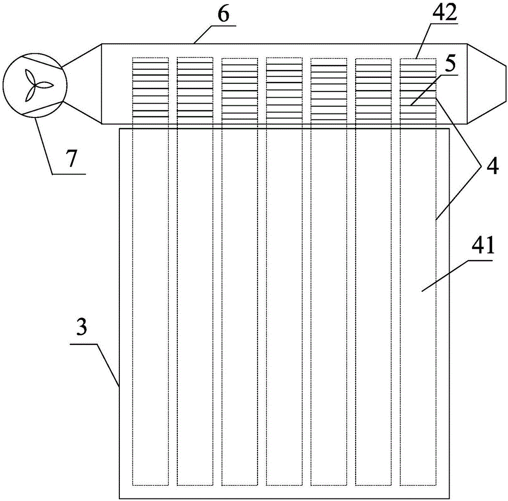 Heat-pipe type panel solar air collector and heating method thereof