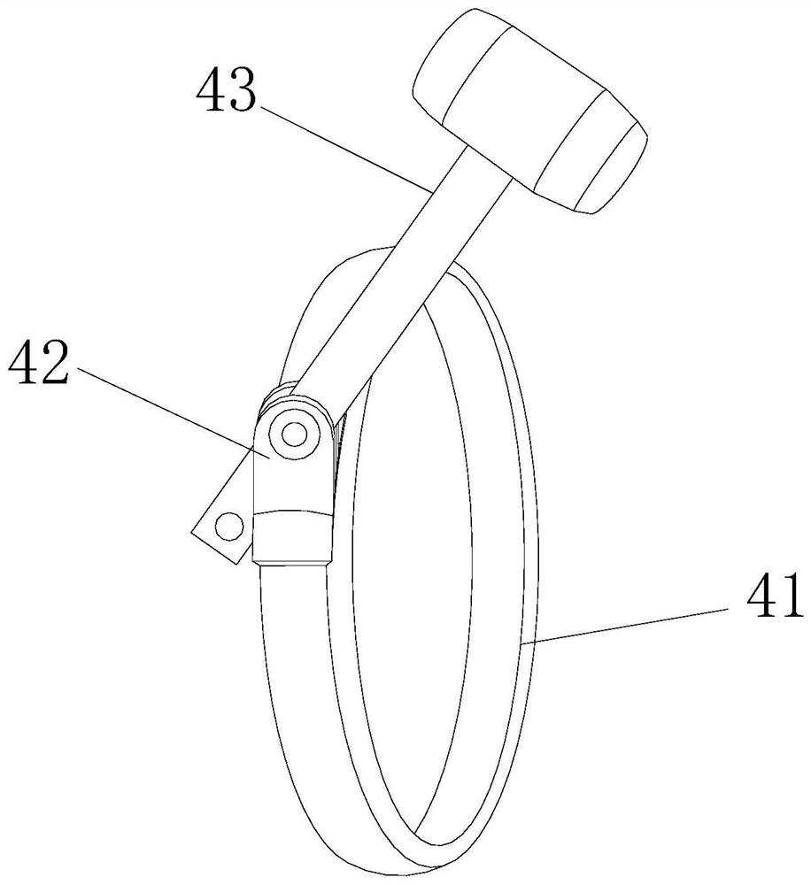 A concrete mixer with a hopper door that opens outwards and whose drum residues are easy to remove