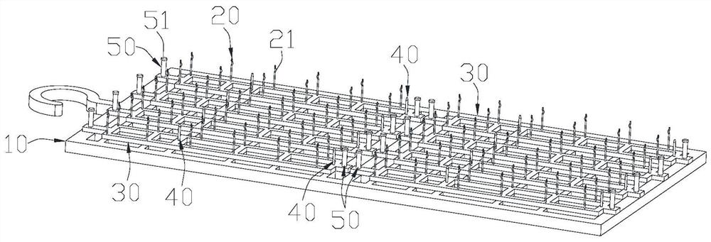 Electroplating hanging device and use method thereof