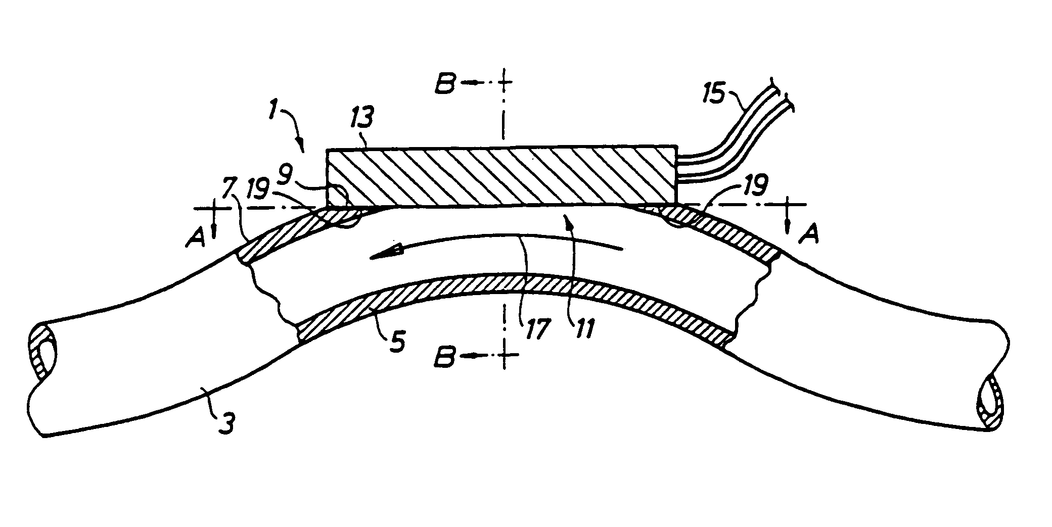 Arrangement for measuring a property of a fluid present in a tube