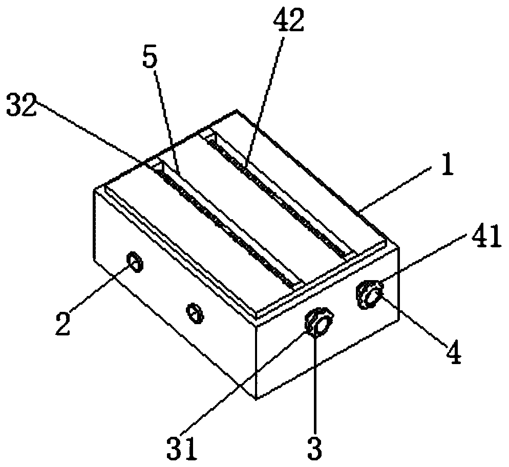 Piezoelectric material electric polarization clamping device