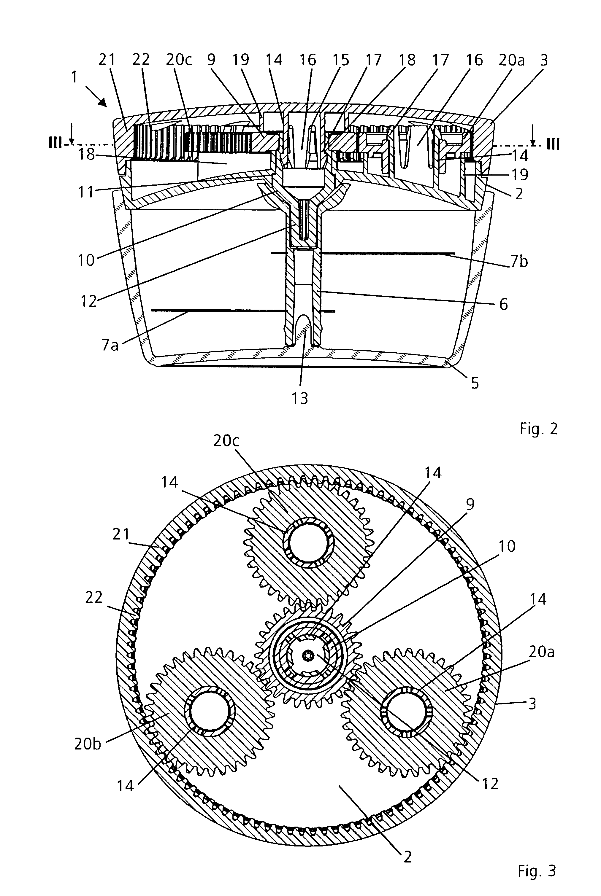 Manually drivable apparatus for comminuting foods