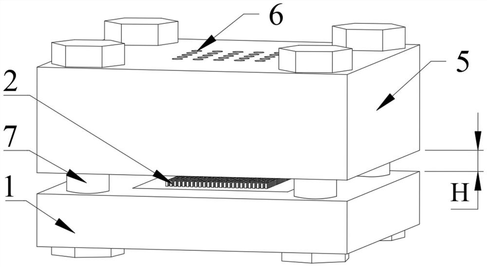 Heat dissipation device based on continuous droplet liquid supplementation