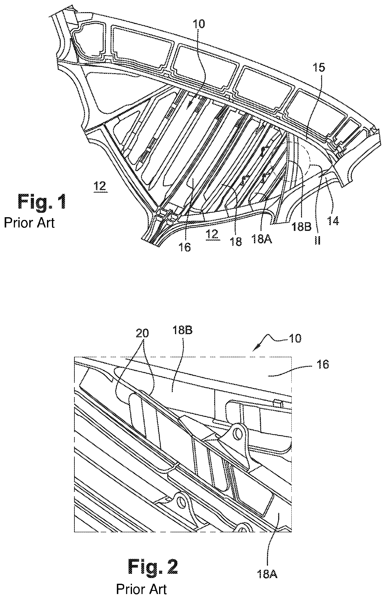 Aircraft assembly comprising a self-stiffened panel comprising a portion of increasing height by means of which the panel is fixed to a structural element