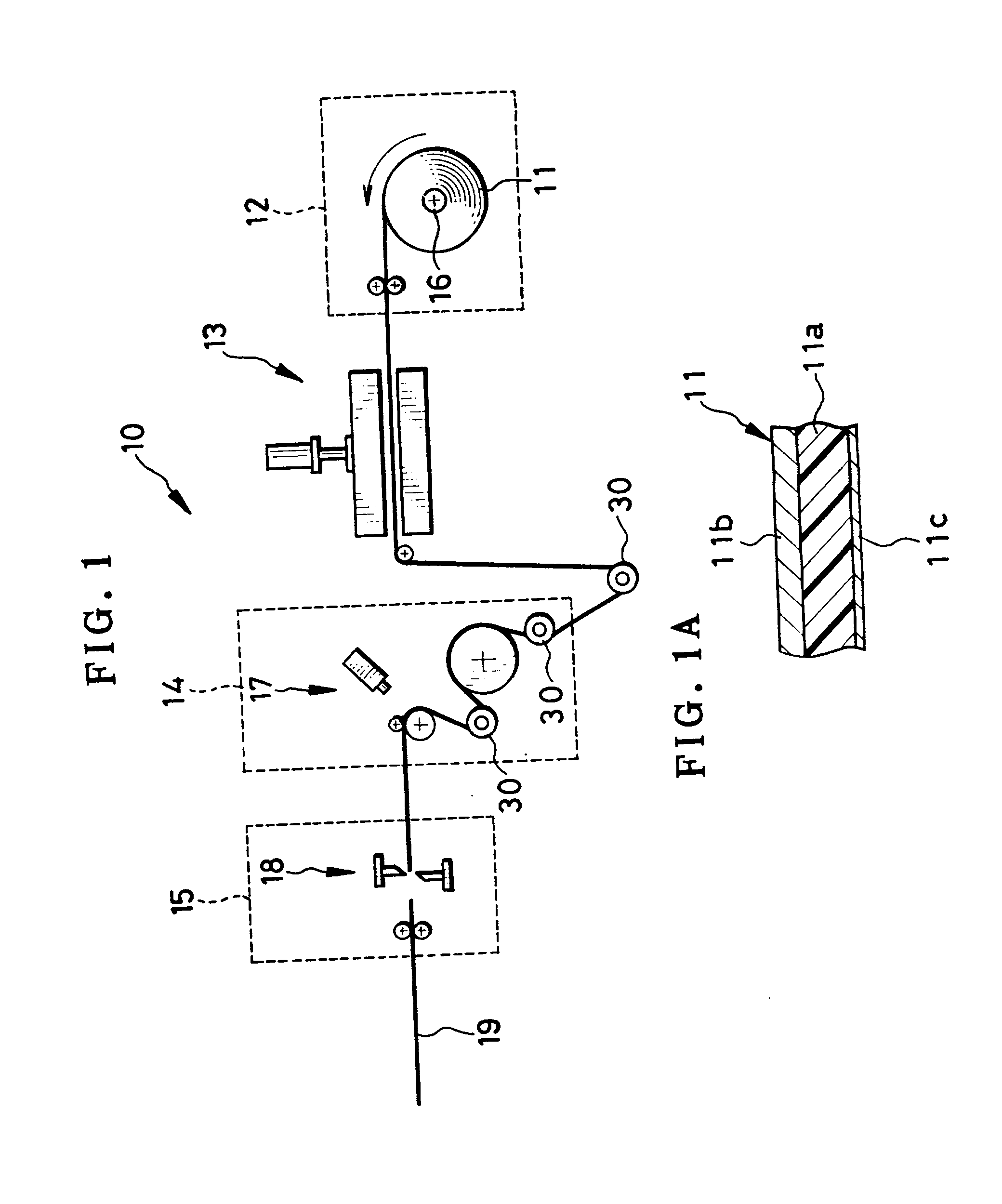 Conveying roller for photosensitive material and method of producing the same