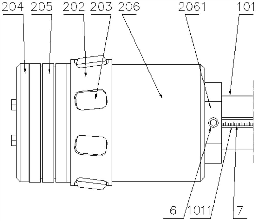 Bimetal composite pipe spinning device and spinning pipe expanding method thereof