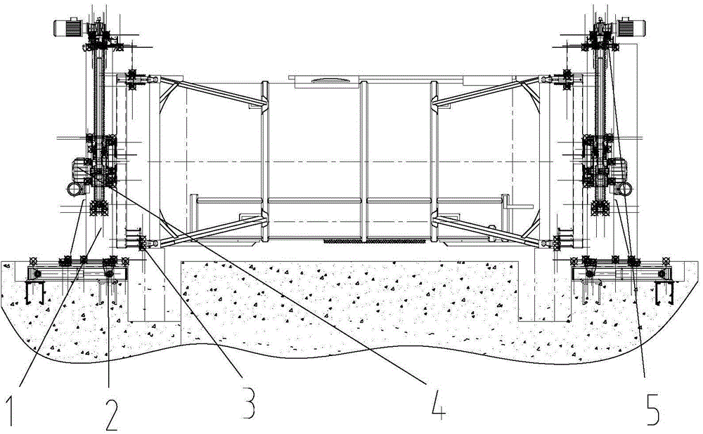 Automatic overturning device applied to tank container