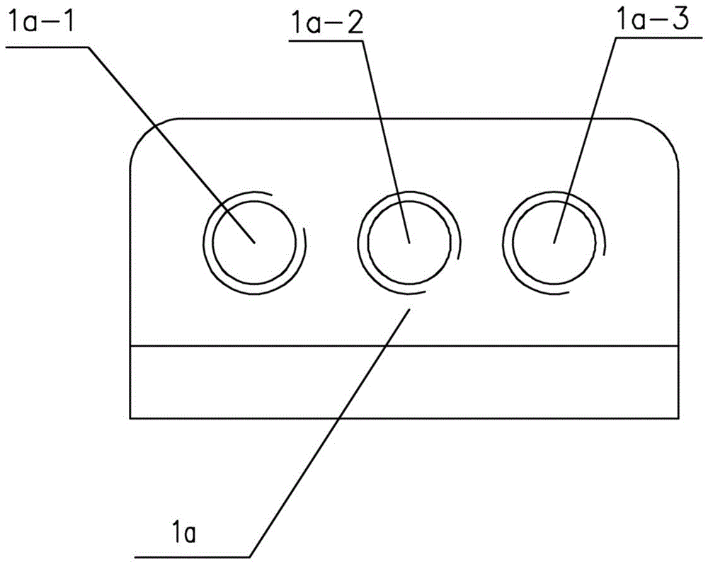 A leak detection and plugging assembly and plugging method for an oil passage hole of a tractor gearbox body