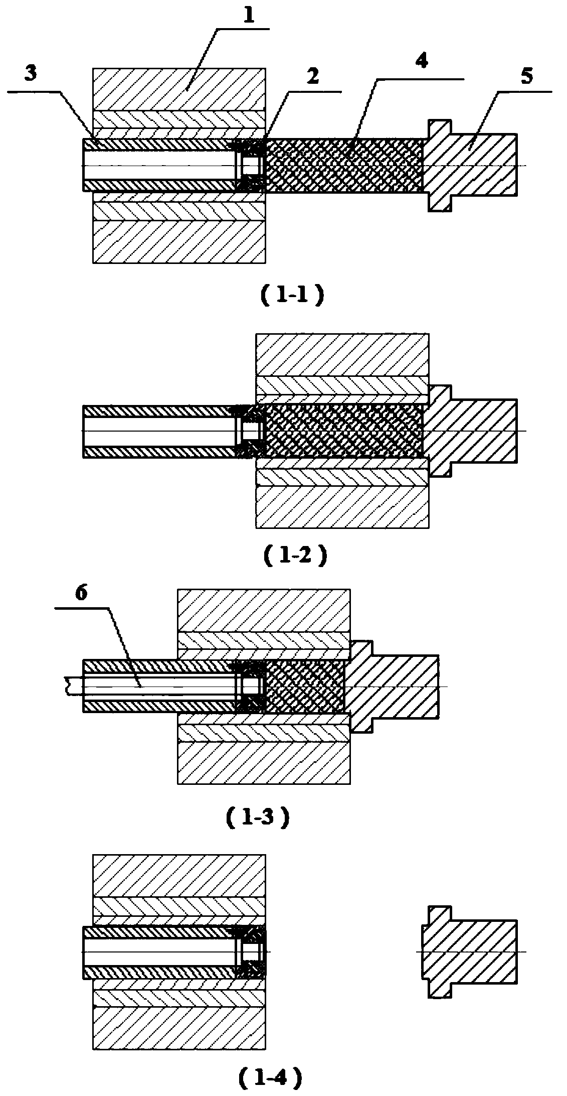 Self-expanding mold for reverse extruder and assembly method thereof