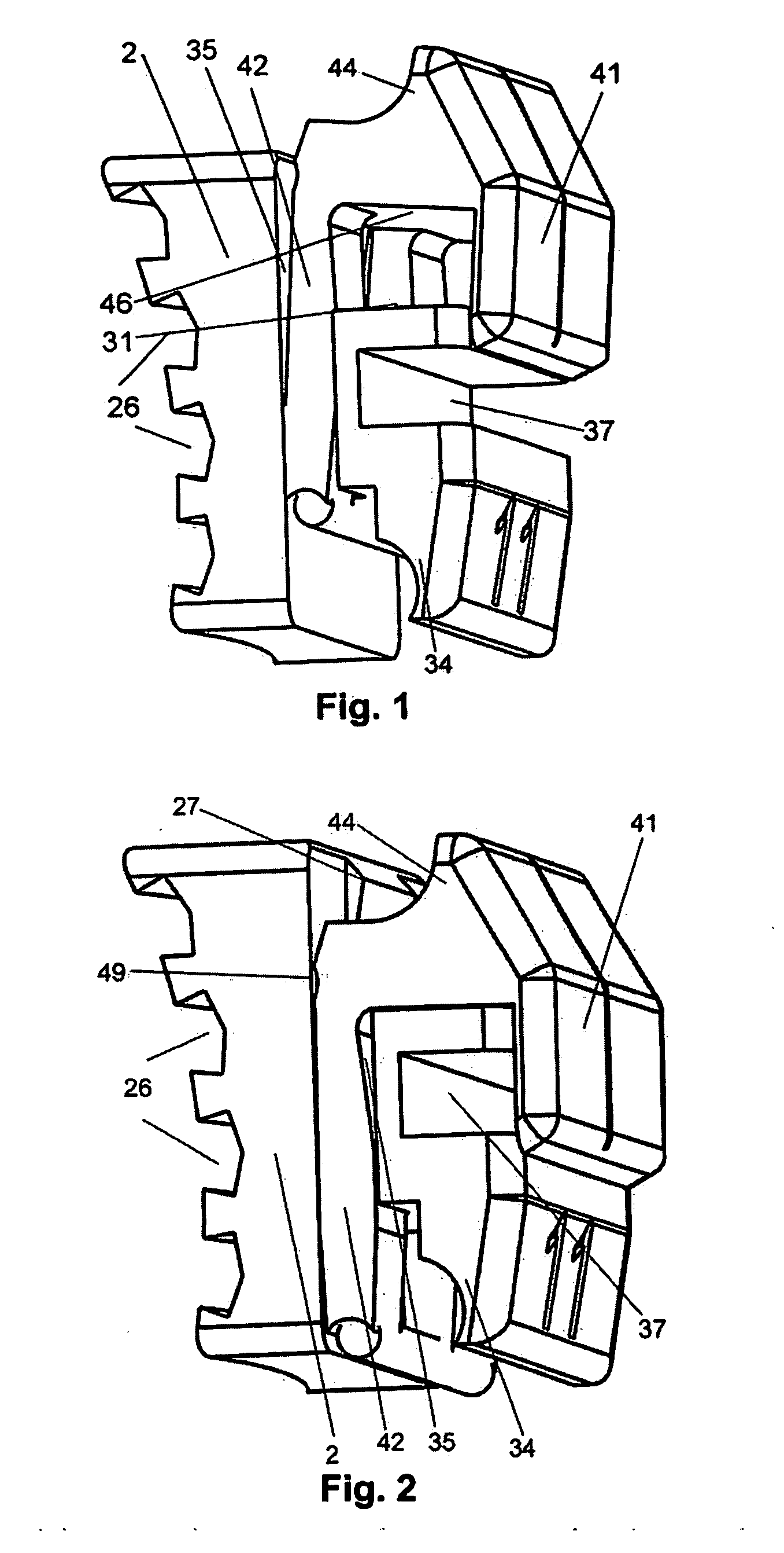 Self-ligating bracket comprising lateral runners