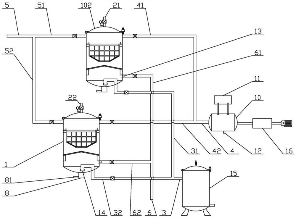 Filtering device for efficient deep-frying equipment