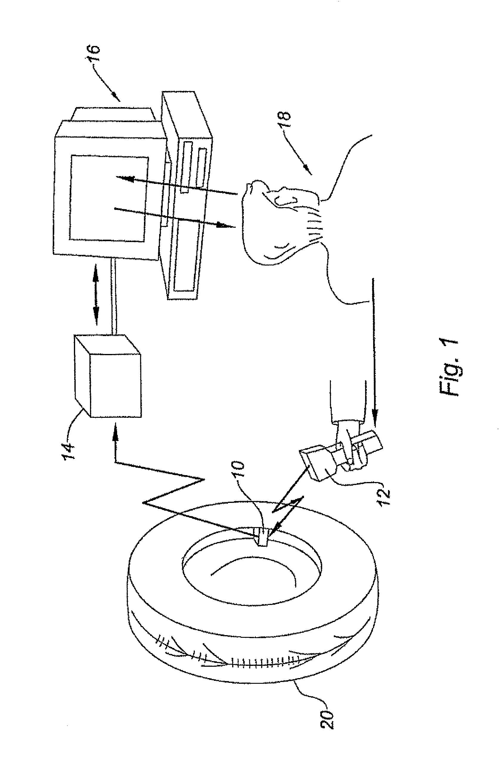 Method and system for transmitting an identifier of a valve of a wheel of a vehicle to a receiver on board this vehicle