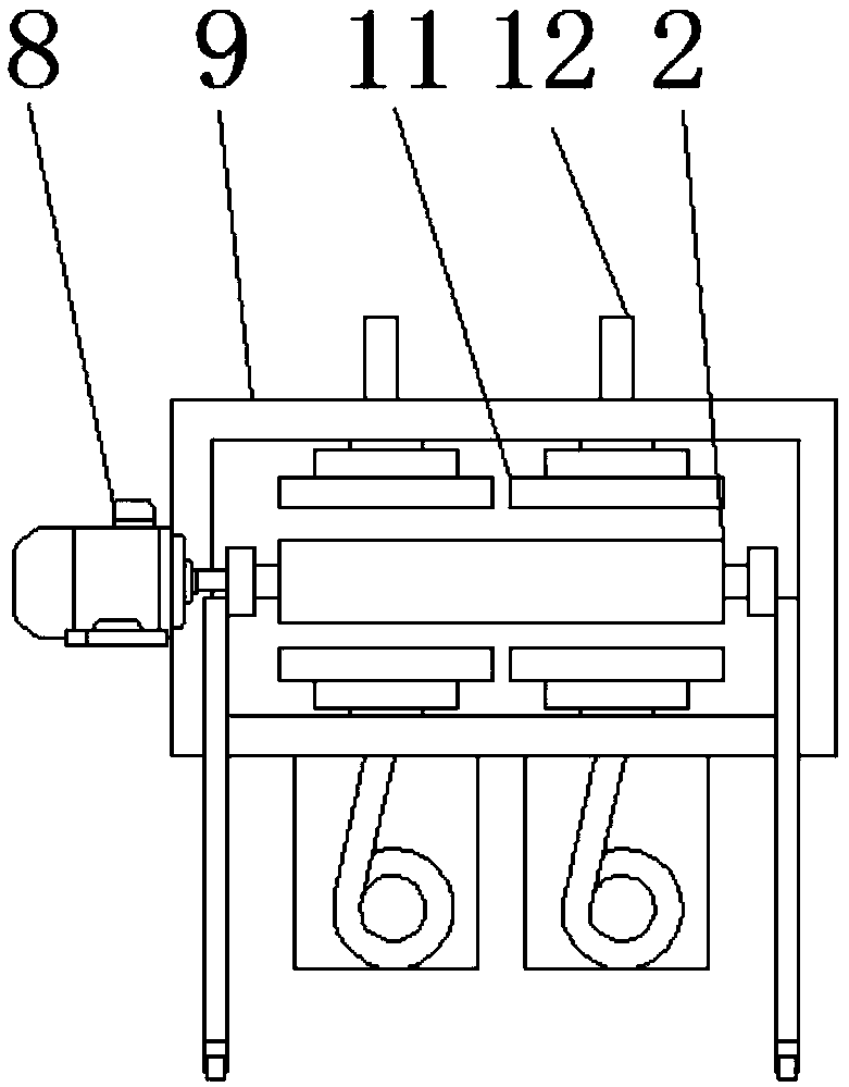 Cleaning device with drying and dust removal functions for clothing fabric
