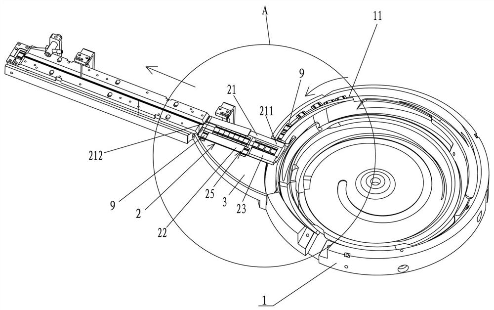 Feeding mechanism for cross-feeding directly from the vibrating plate to the linear track