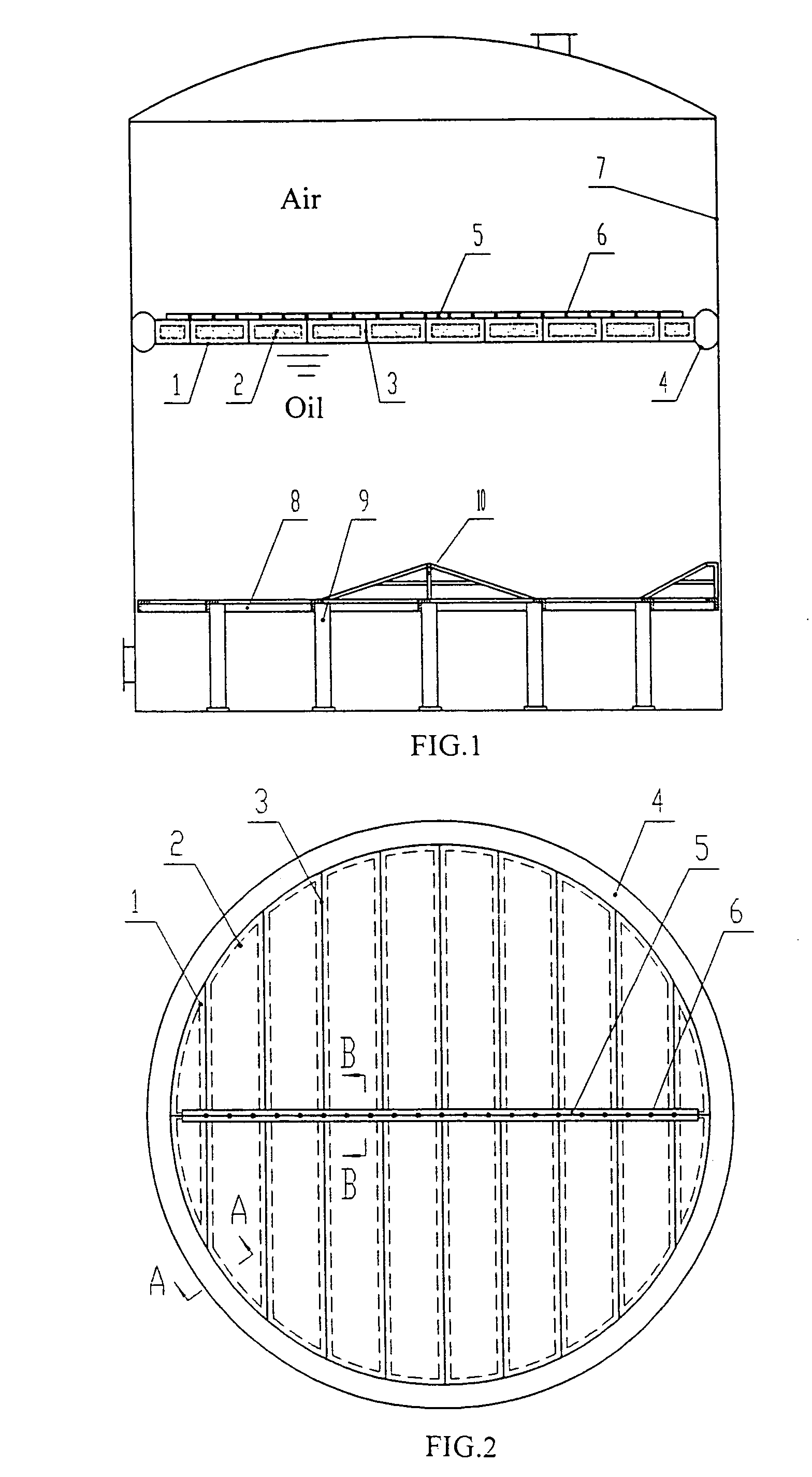 Oil storage tank equipped with a floating bed type inner floating roof