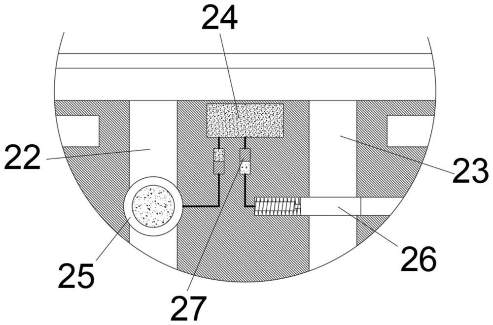 A hydraulic management device for intelligently controlling refrigeration and heating systems