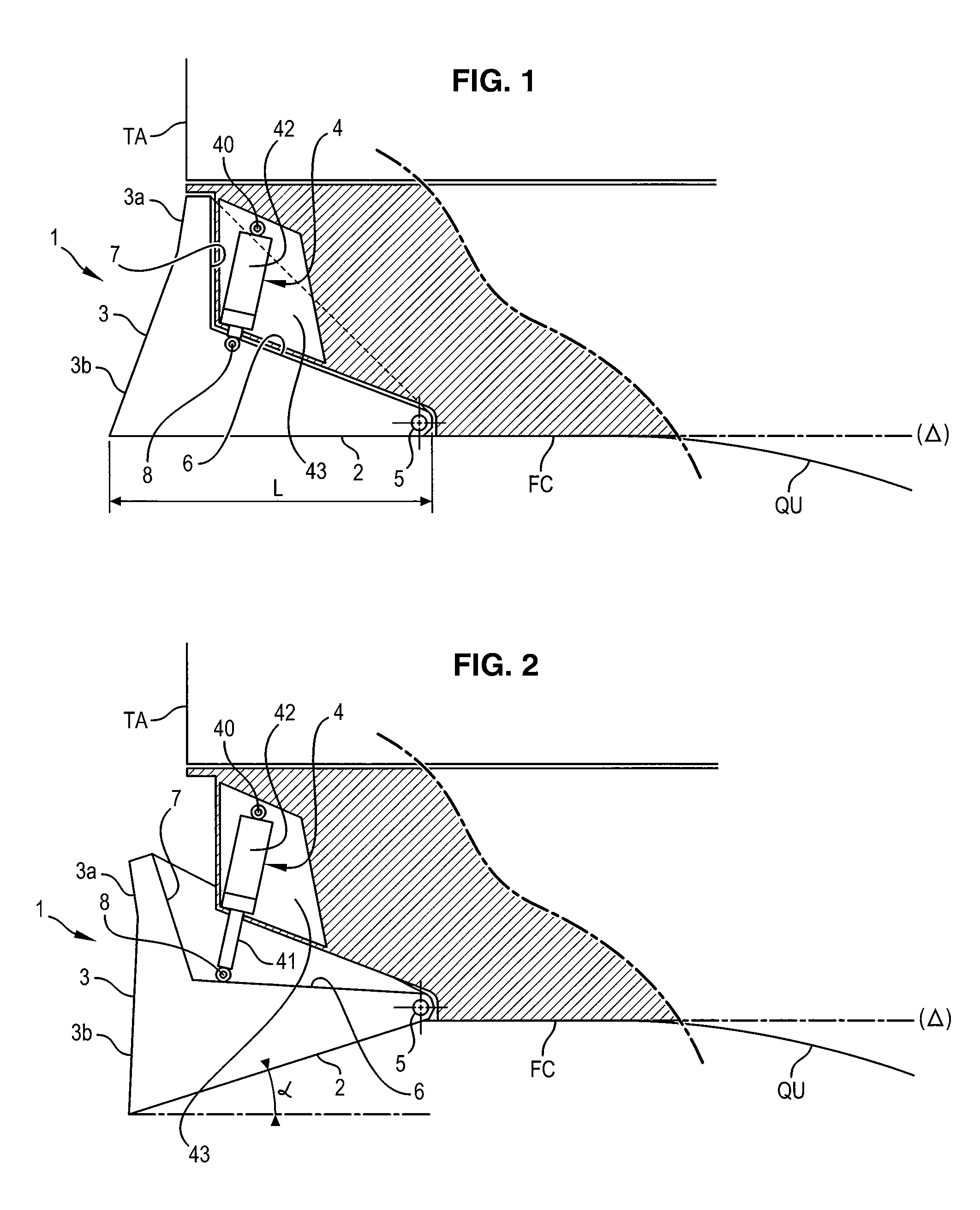 Ship with stern equipped with a device for deflecting a flow of water