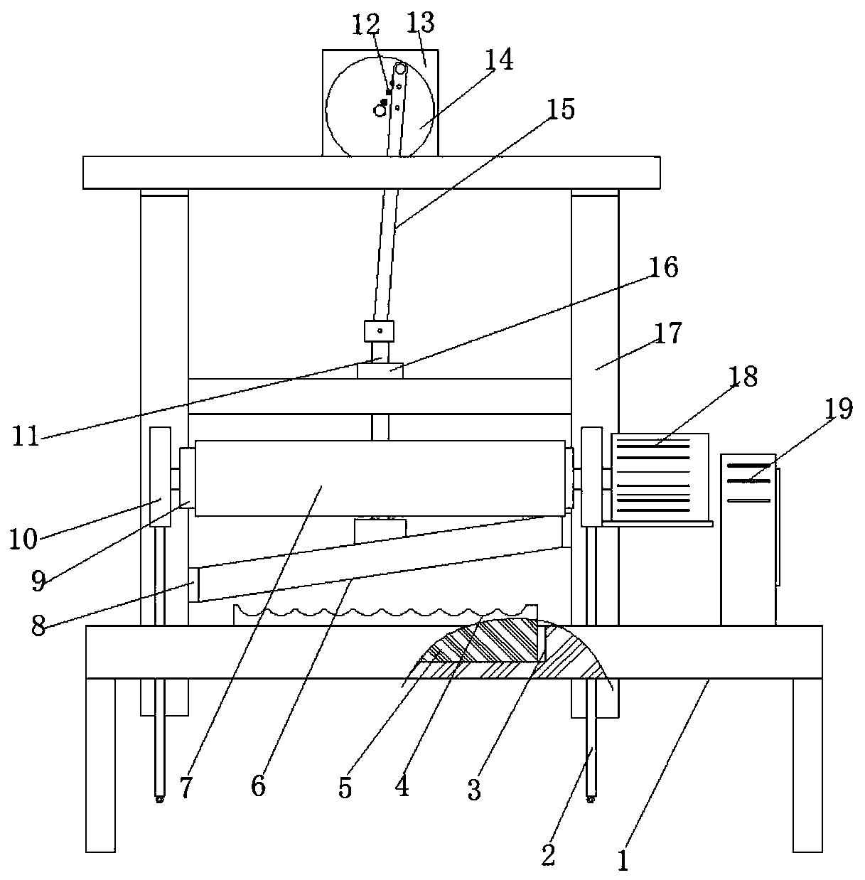 A raw material chopping device that is easy to adjust for traditional Chinese medicine