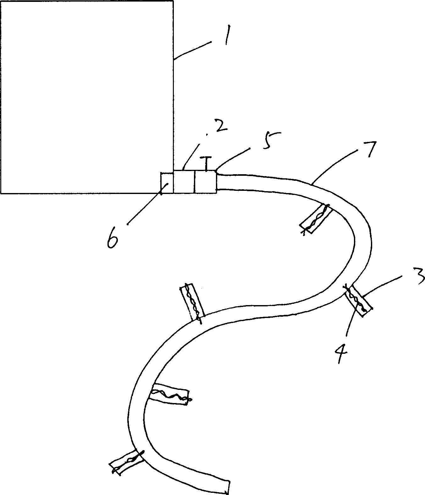 Automatically equalizing flood irrigation apparatus