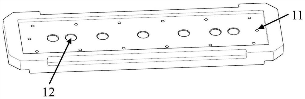 Forming die and method for special-shaped curved surface structural part