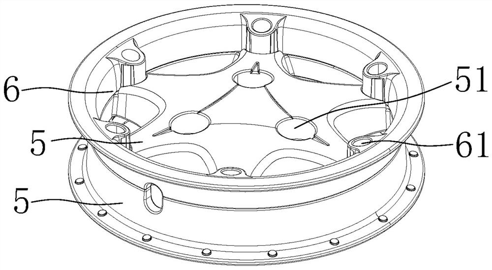 Auxiliary device for assembling solid tire and hub