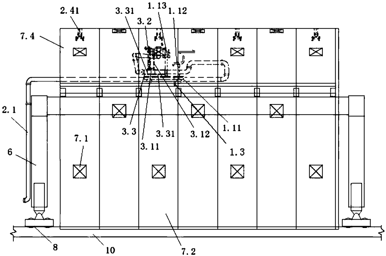 Layered pouring and distributing machine and lining trolley comprising same