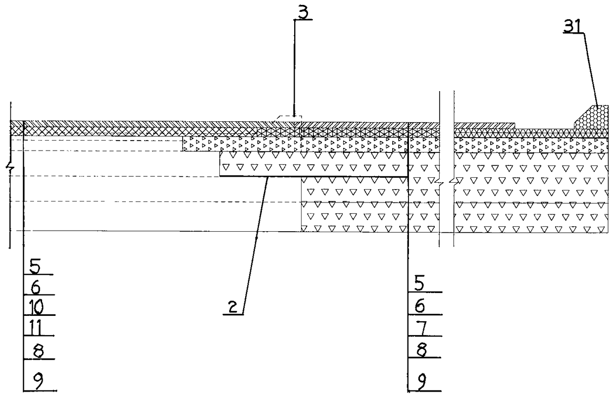 A splicing method and structure of new and old roads in the reconstruction and expansion of pavement construction