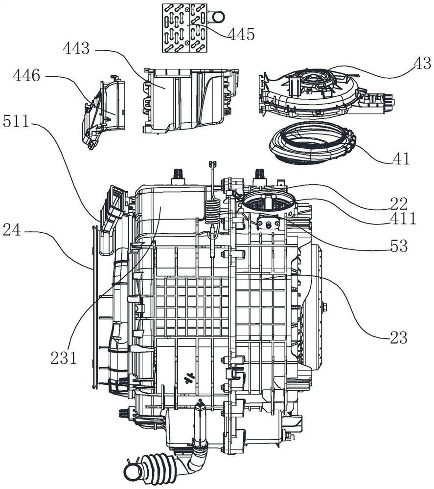 Clothes treatment device with heat pump drying function