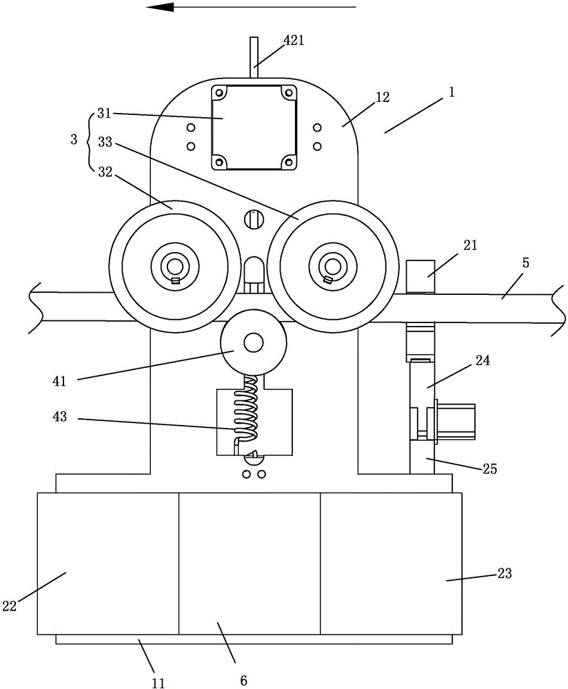 Automatic spraying equipment for overhead power transmission line