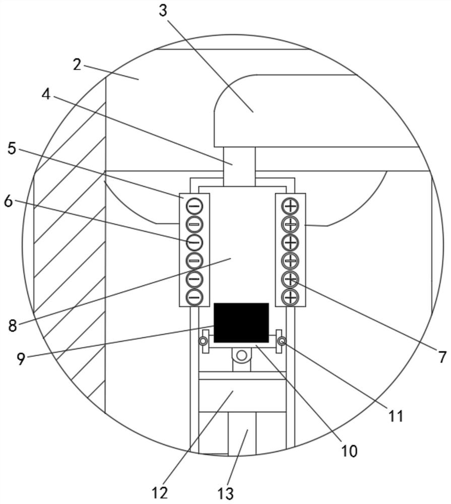 Needle eye pulling deformation reducing assembly for shoe lasting environment-friendly pretreatment