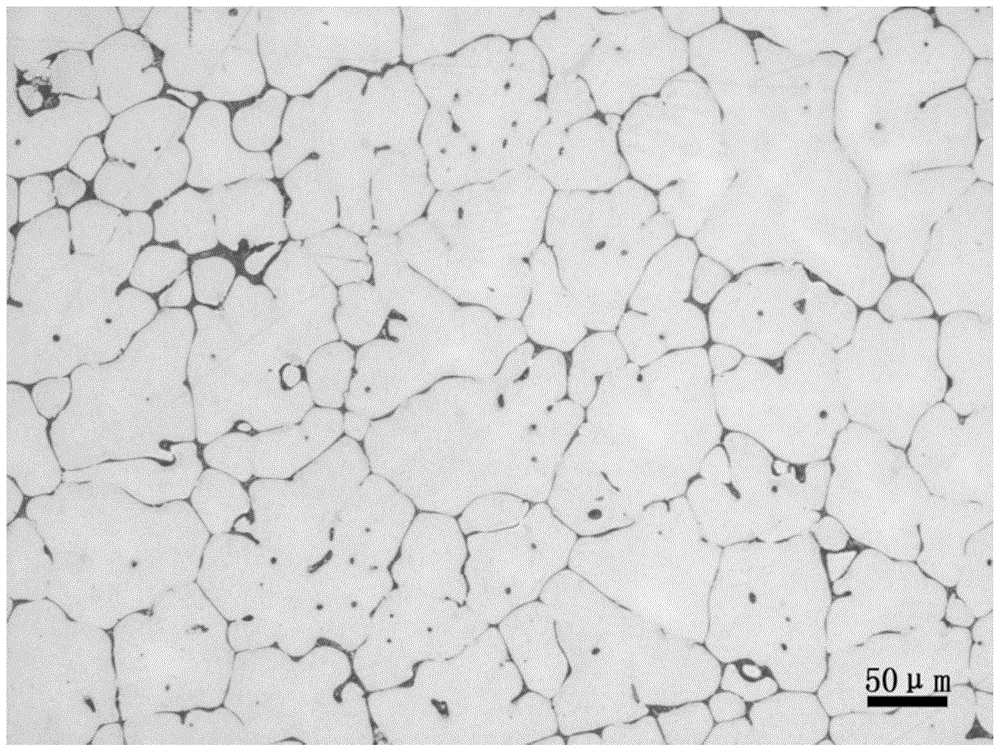 A method for manufacturing high-strength and large-size aluminum alloy flat ingot