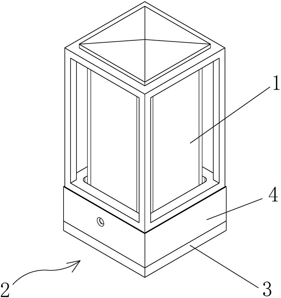 Lamp with base provided with reinforcing connection structure