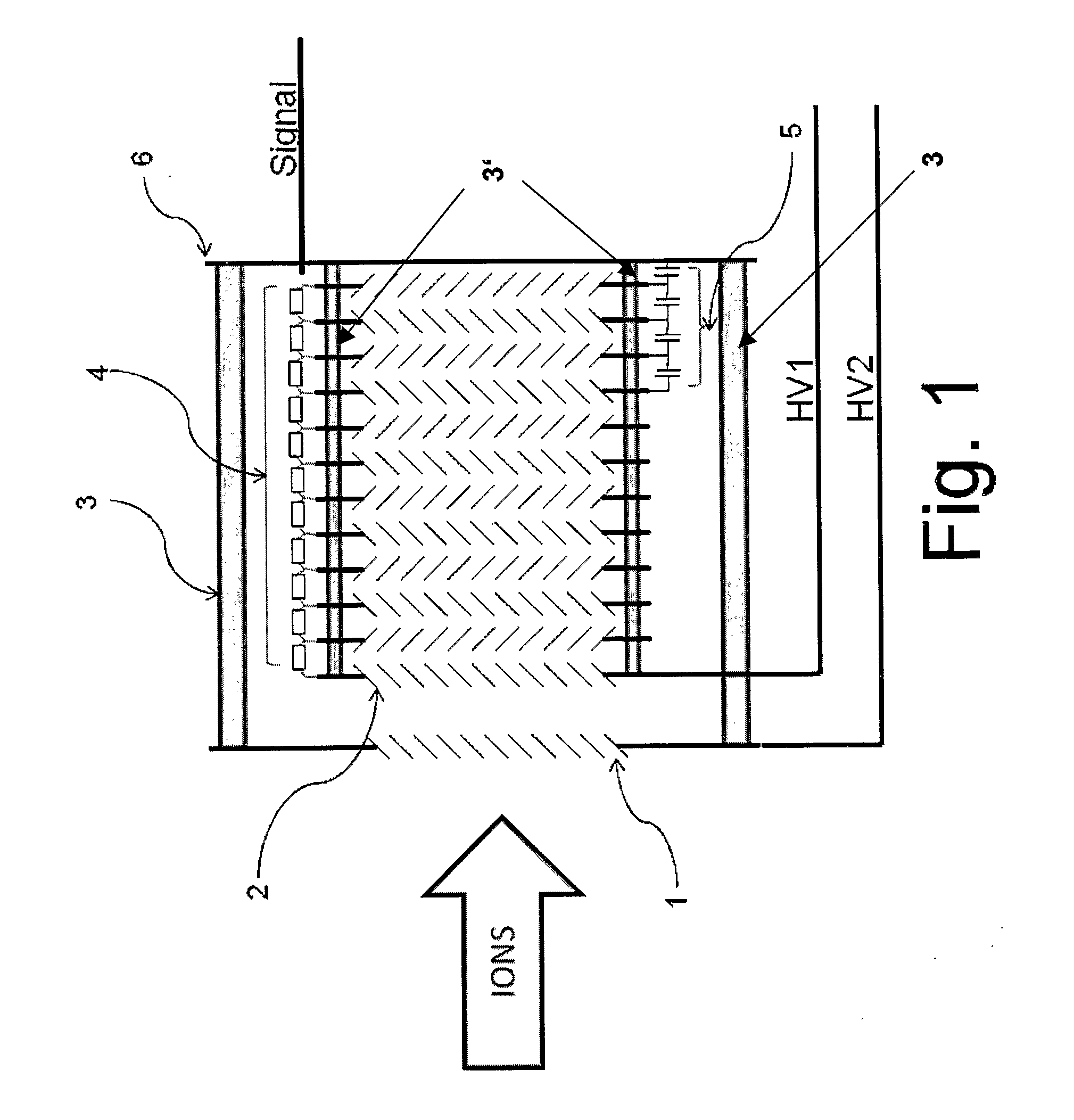 Detector device for high mass ion detection, a method for analyzing ions of high mass and a device for selection between ion detectors