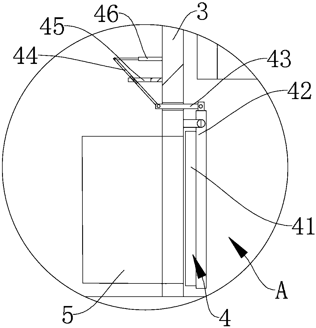 Oil press feeding device with equivalent feeding function