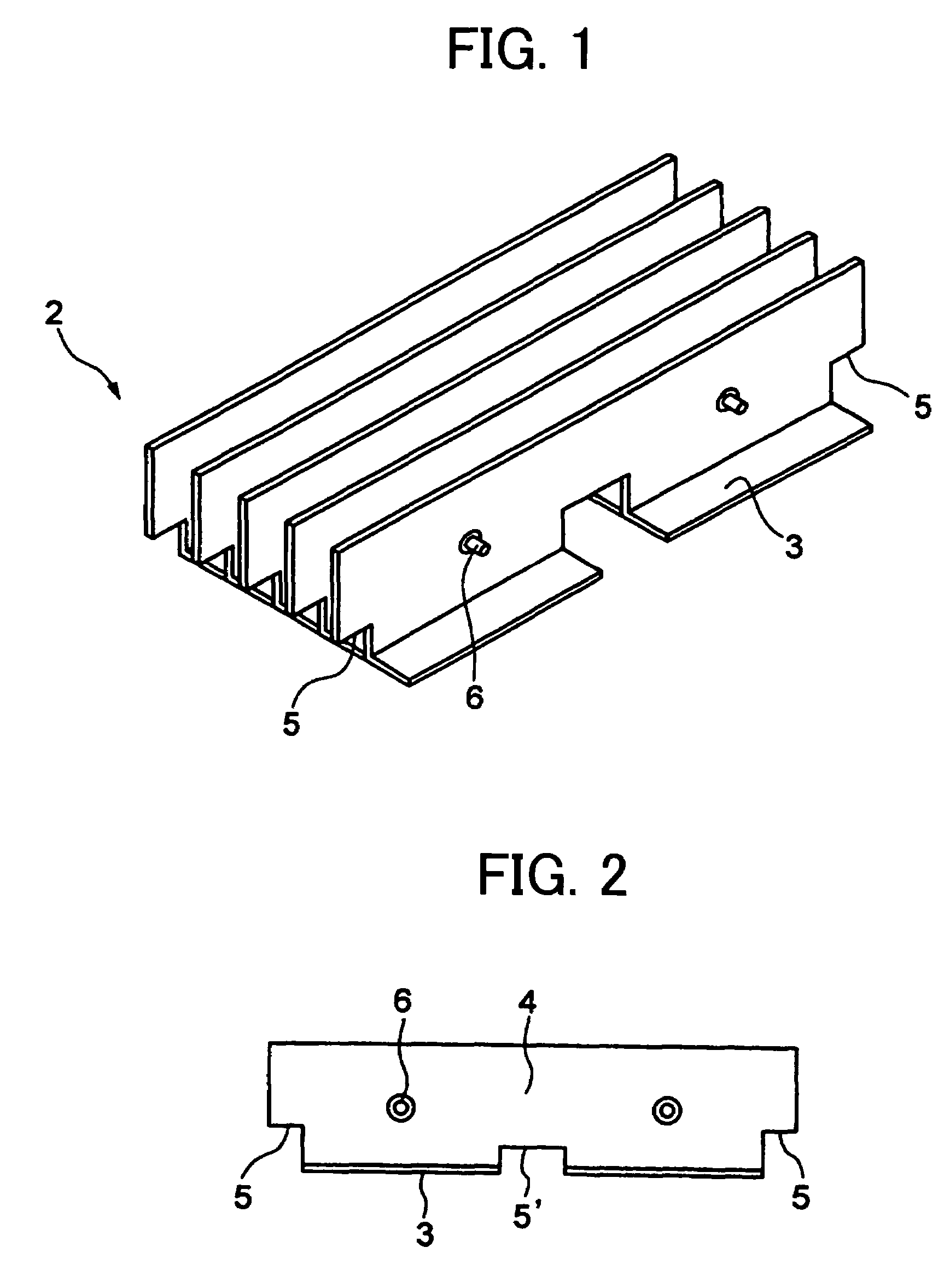 Heat sink with heat dissipating fins and method of manufacturing heat sink