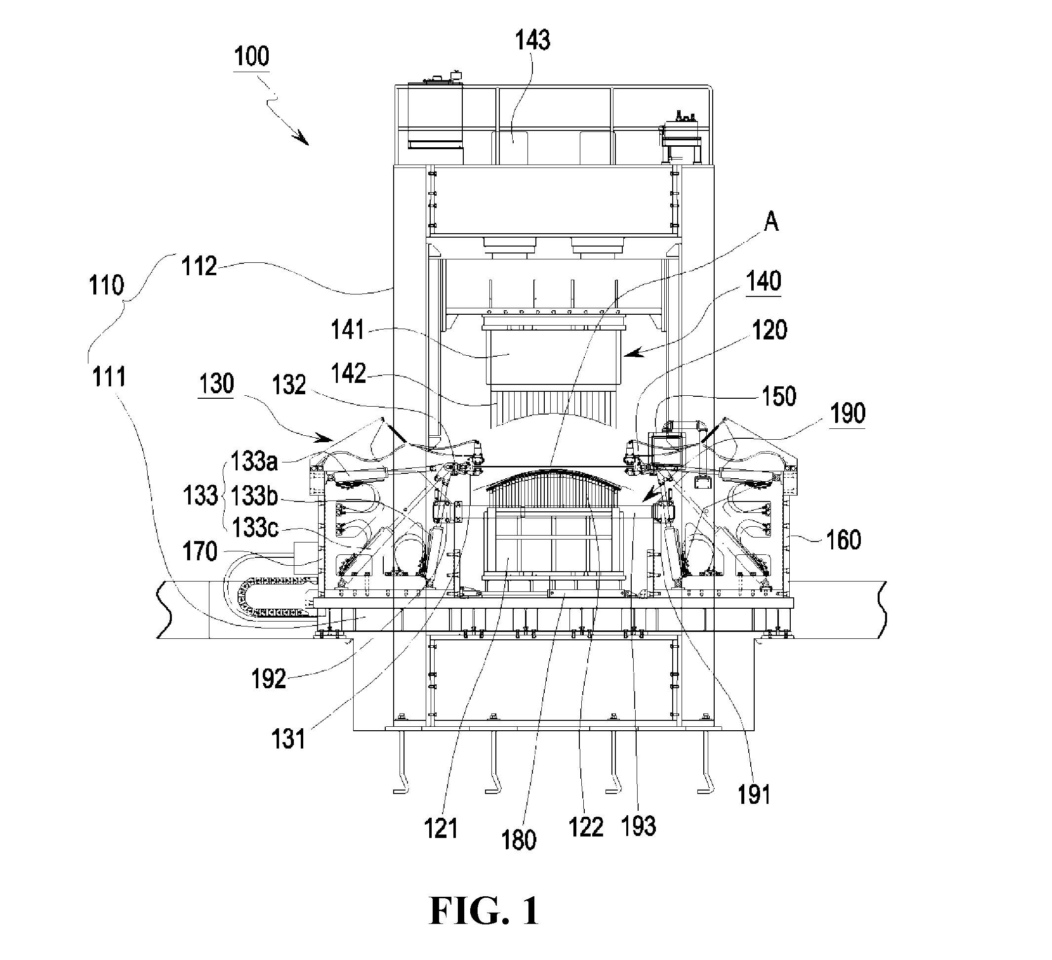 Multipoint stretch forming apparatus enabling individual clamping control for manufacturing a curved panel