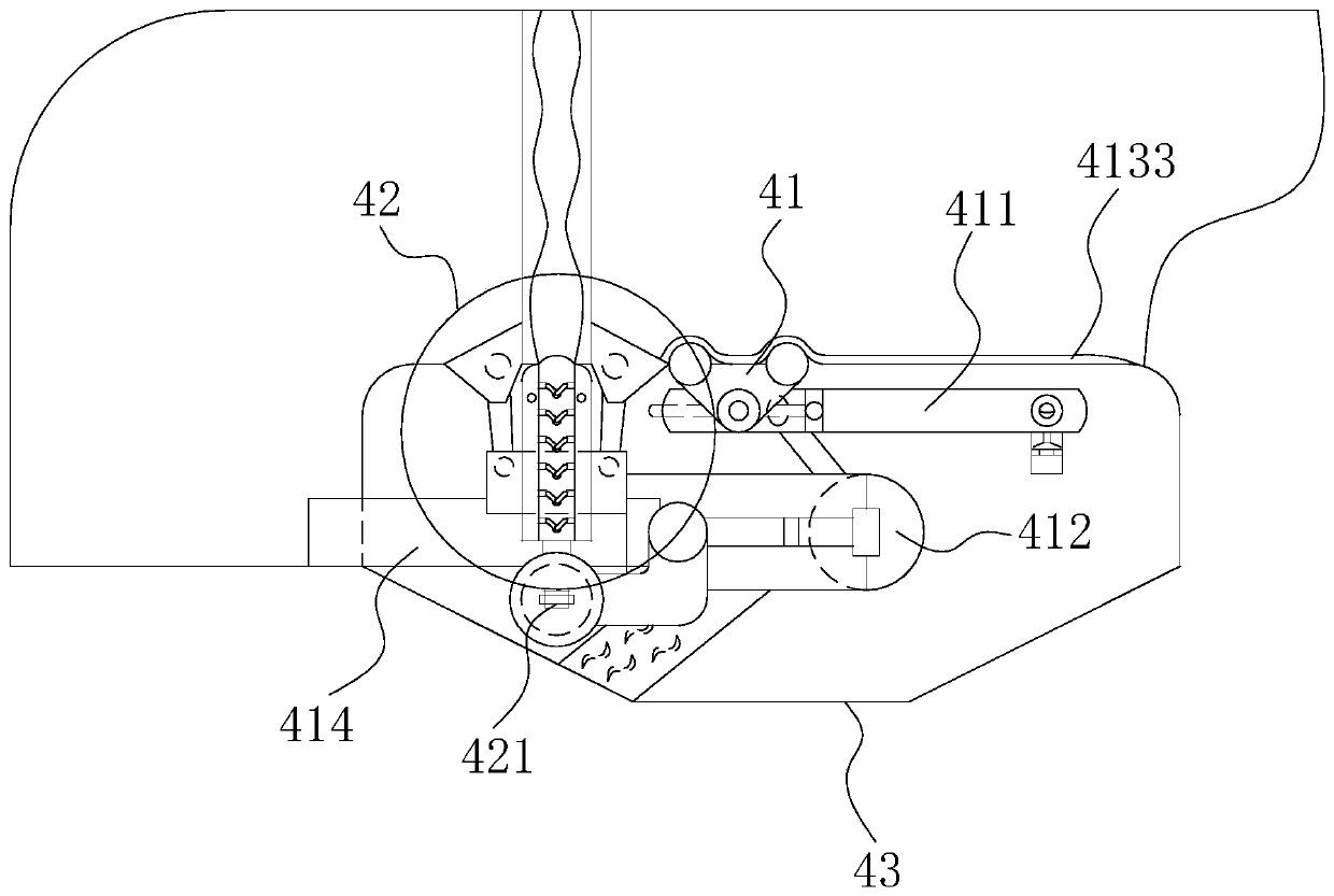 Needle brush smooth flow device for utensil distillation equipment