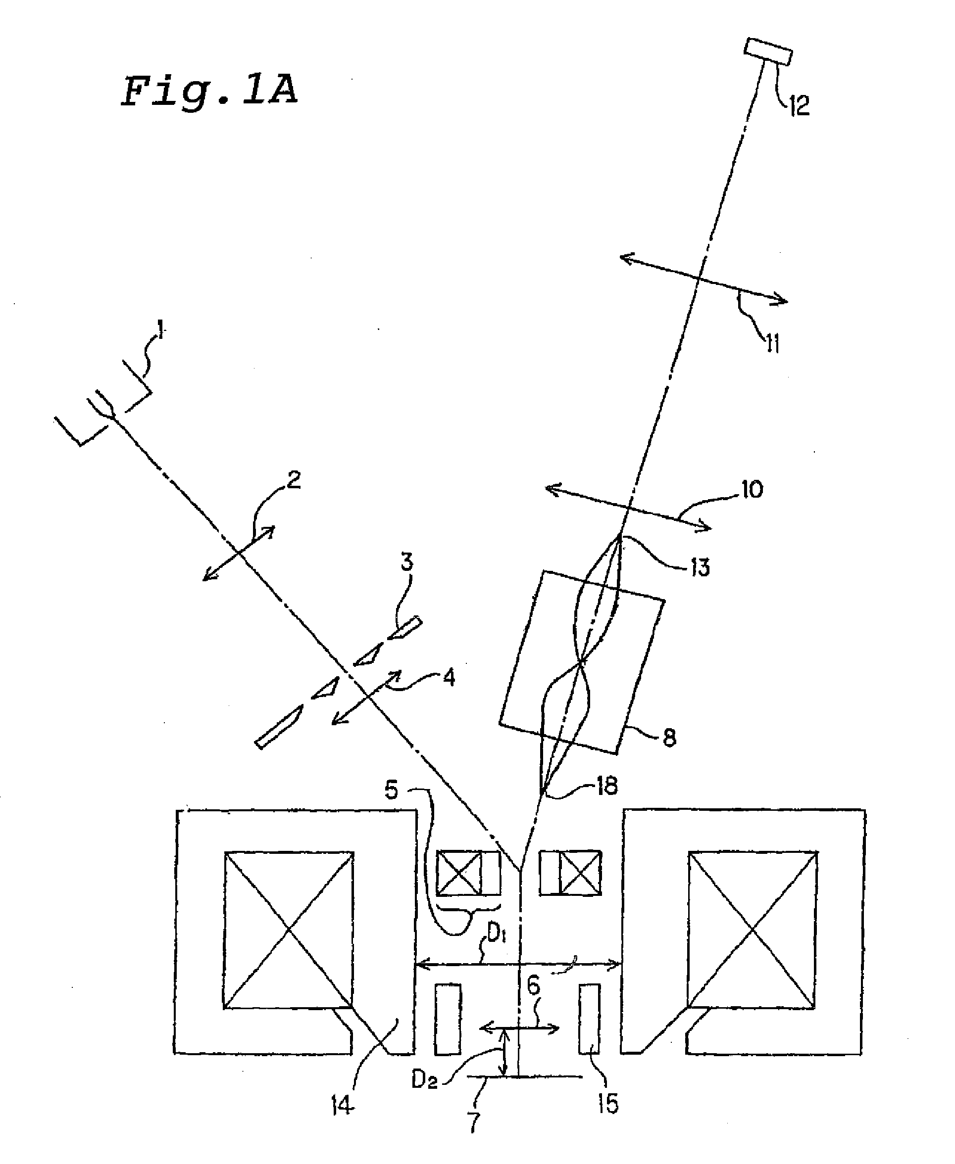 Projection electron beam apparatus and defect inspection system using the apparatus
