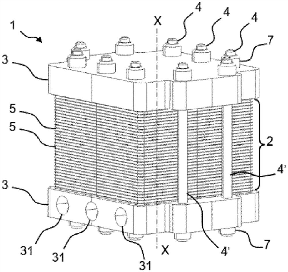Fuel cell comprising at least one traction member
