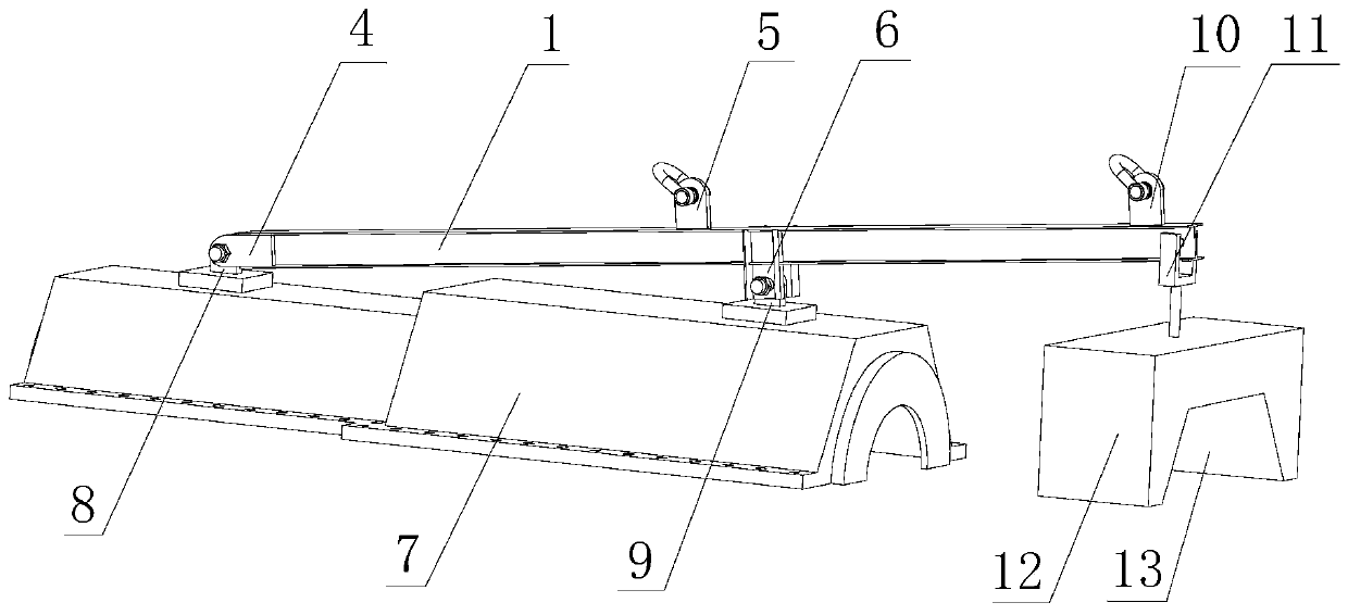 A horizontal balance device and disassembly method for disassembly and assembly of the bearing box cover of the cigarette machine