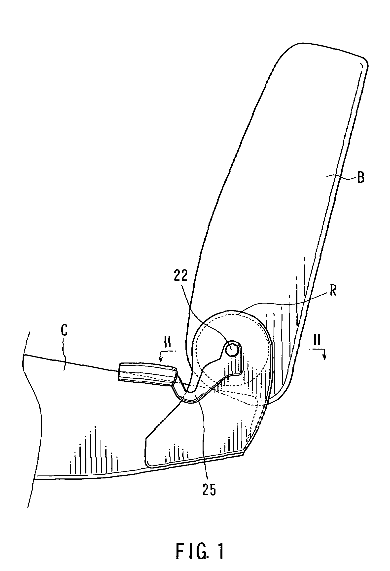 Reclining device and method of locking the device