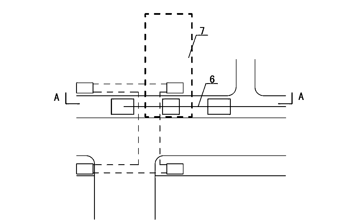 Bearing platform for heating pipe channels to stride reserved subway station and construction method thereof