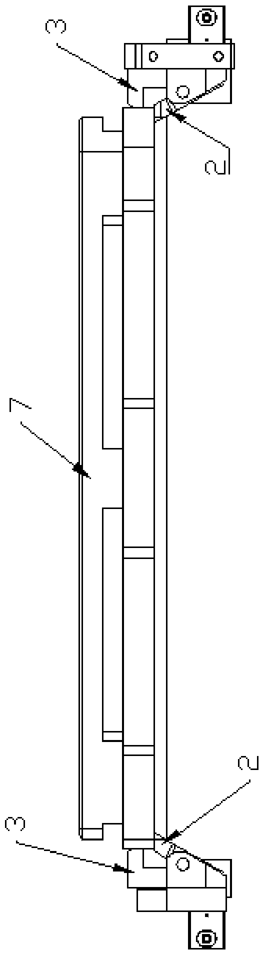 Tray clamping and distributing mechanism