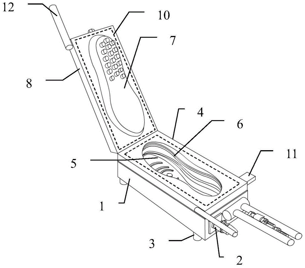 A shoe sole forming mold and a method for shoe sole suction molding using the same